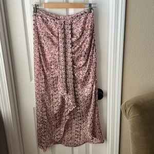 Beautiful lined high/low skirt.